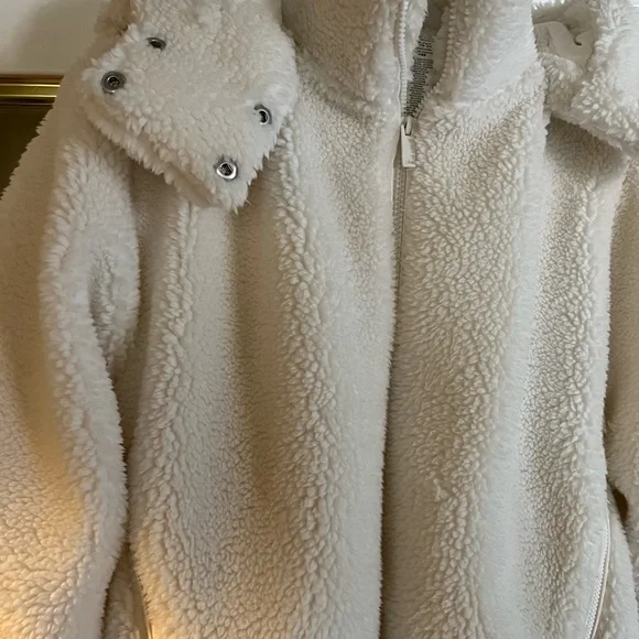 Alo “Foxy Sherpa Jacket” - Picture 2 of 4